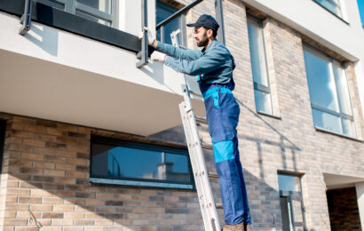 Builder mounting balcony fence